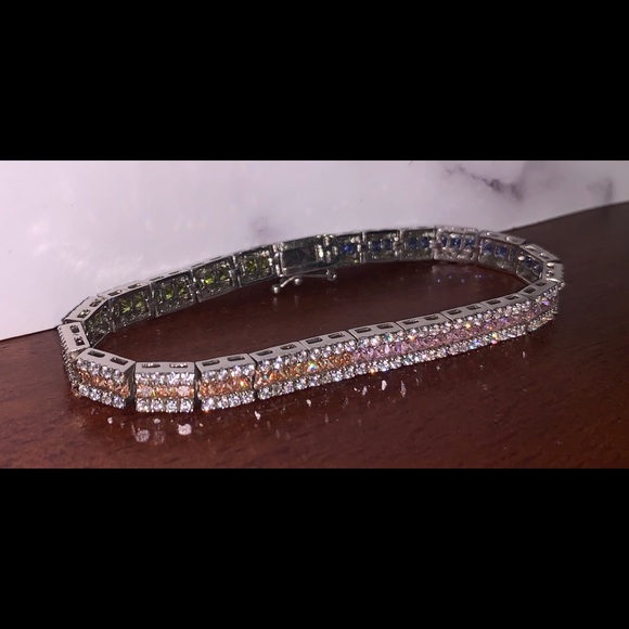 ๐ SOLD NWOT Gorgeous Silver Gemstones Bracelet - Picture 5 of 8